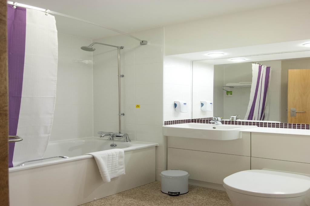 Premier Inn Birmingham City - Aston Phòng bức ảnh