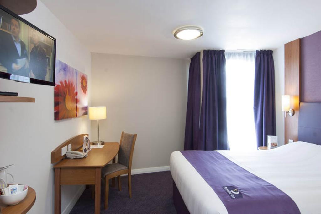 Premier Inn Birmingham City - Aston Phòng bức ảnh