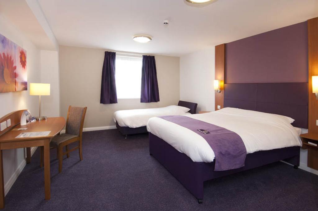 Premier Inn Birmingham City - Aston Phòng bức ảnh